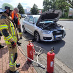 Brandeinsatz: Flammen aus PKW Motorraum